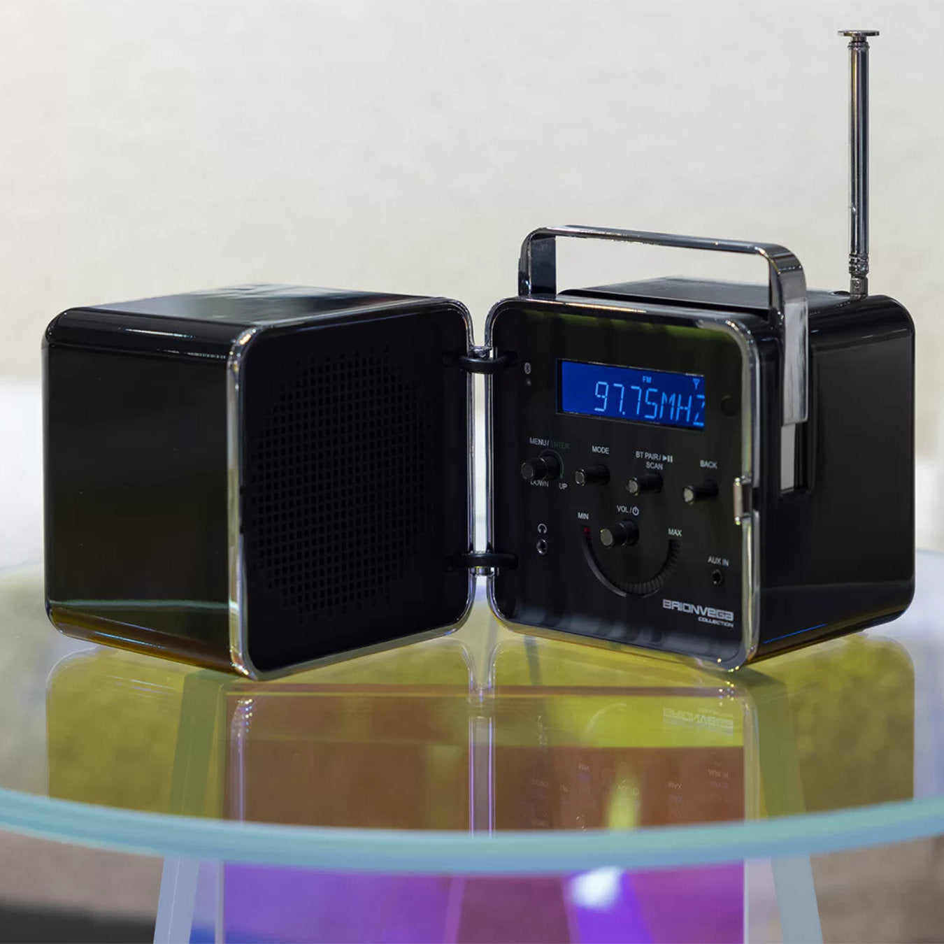 ラジオ・コンポ BRIONVEGA Radio Cubo TS525 BrionVega Radio Cube | Uncrate Supply